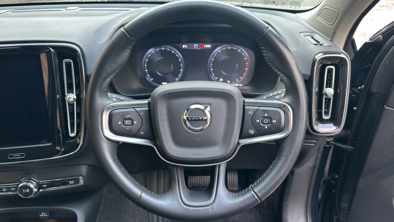 Volvo Xc40 2.0 B4P Inscription Pro 5dr Auto Petrol Estate